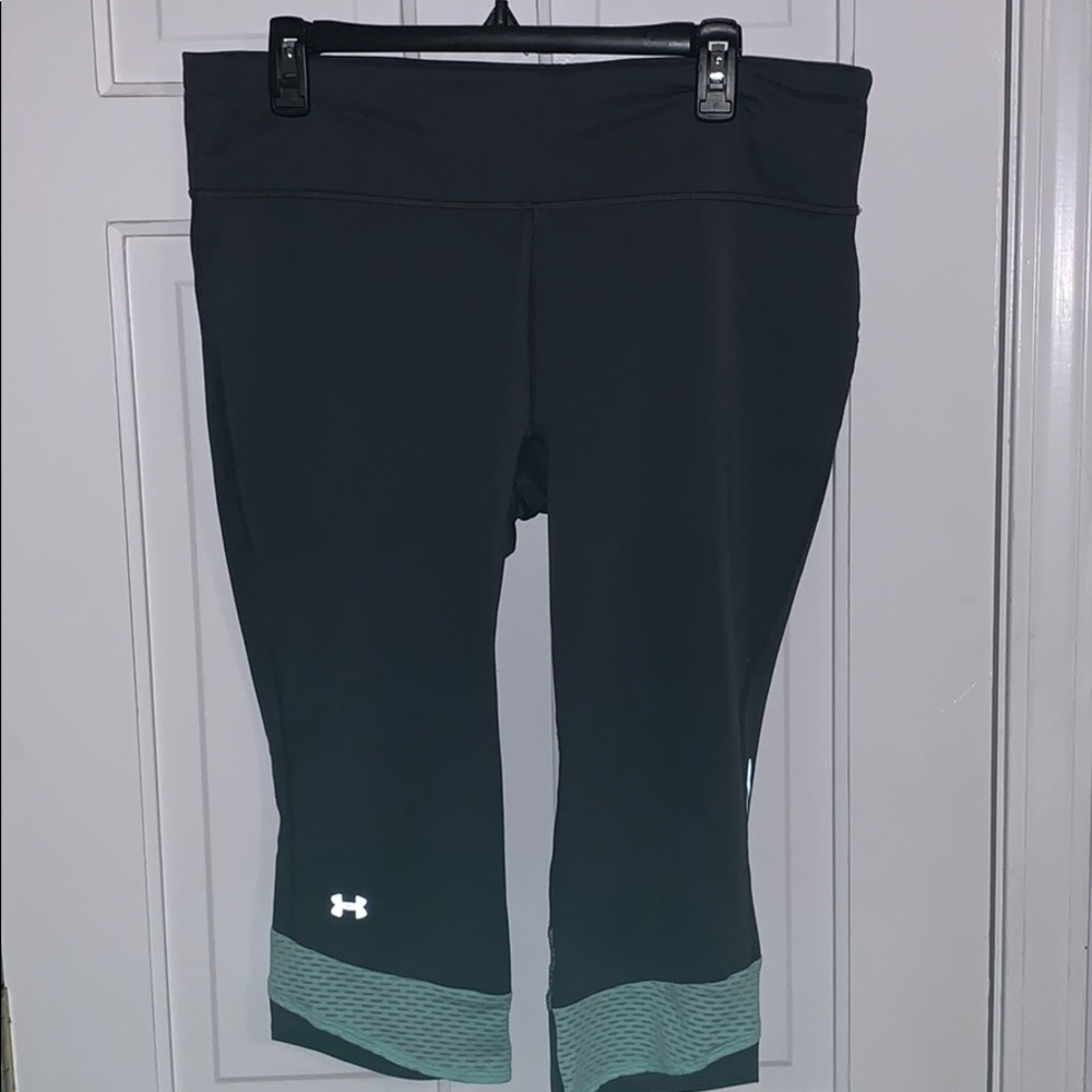Under Armour Grey Cropped Athletic Leggings Size XL
